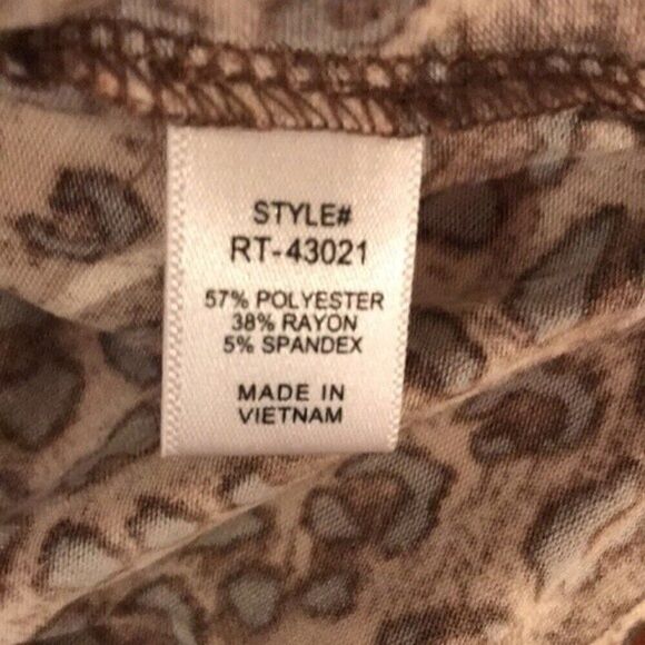 Zenana Women Medium Leopard T Shirt Pullover NWT - Picture 5 of 7